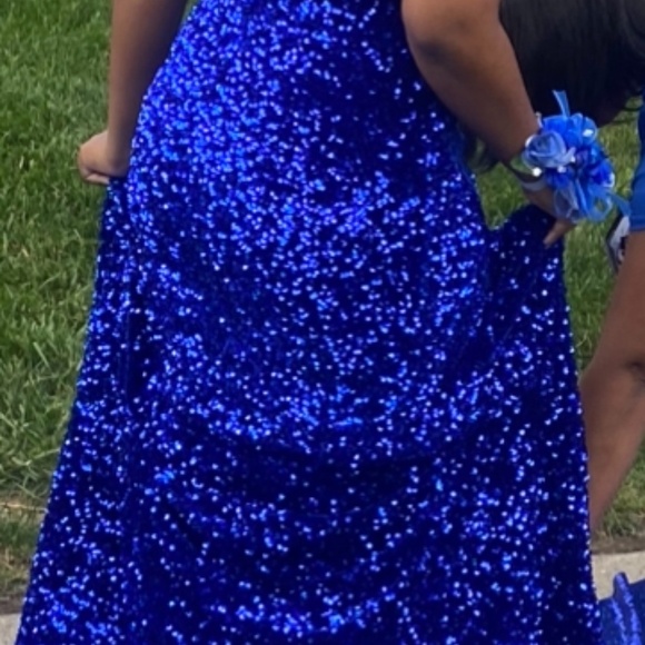 Prom dress - Picture 2 of 3